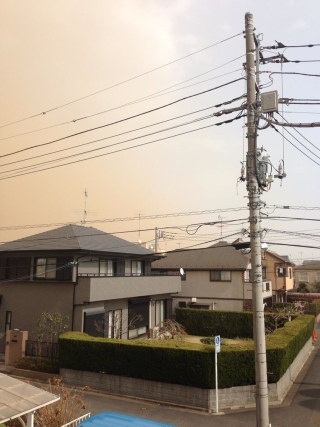 Illustration for article titled Sand, Smog, or Something Covered Japan in a Yellow Haze